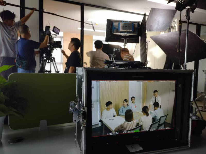 舒城县TVC拍摄公司：科技产品视觉化大师，诠释未来感与功能美学