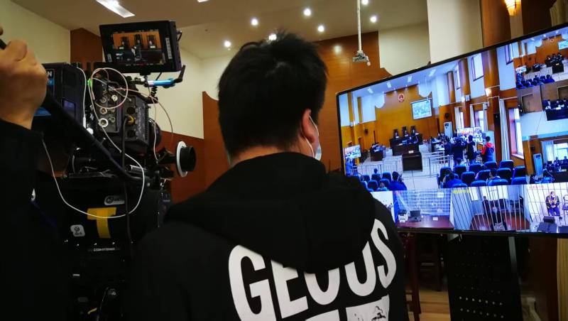 AI生成VS人工创意——舒城县广告片拍摄公司的技术浪漫主义实践